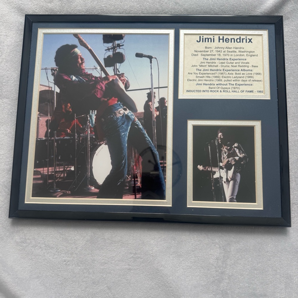 Legends Never Die Jimi Hendrix III Framed Memorabilia 14x11‎ Wall Art